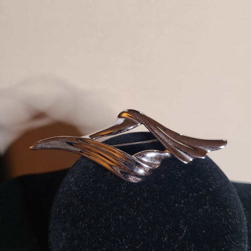 Trifari Silver Brooch - Picture 5 of 5